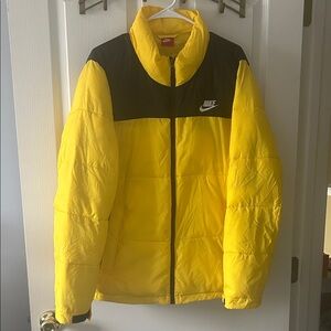 Nike Men's Puffer Jacket in Yellow and Black